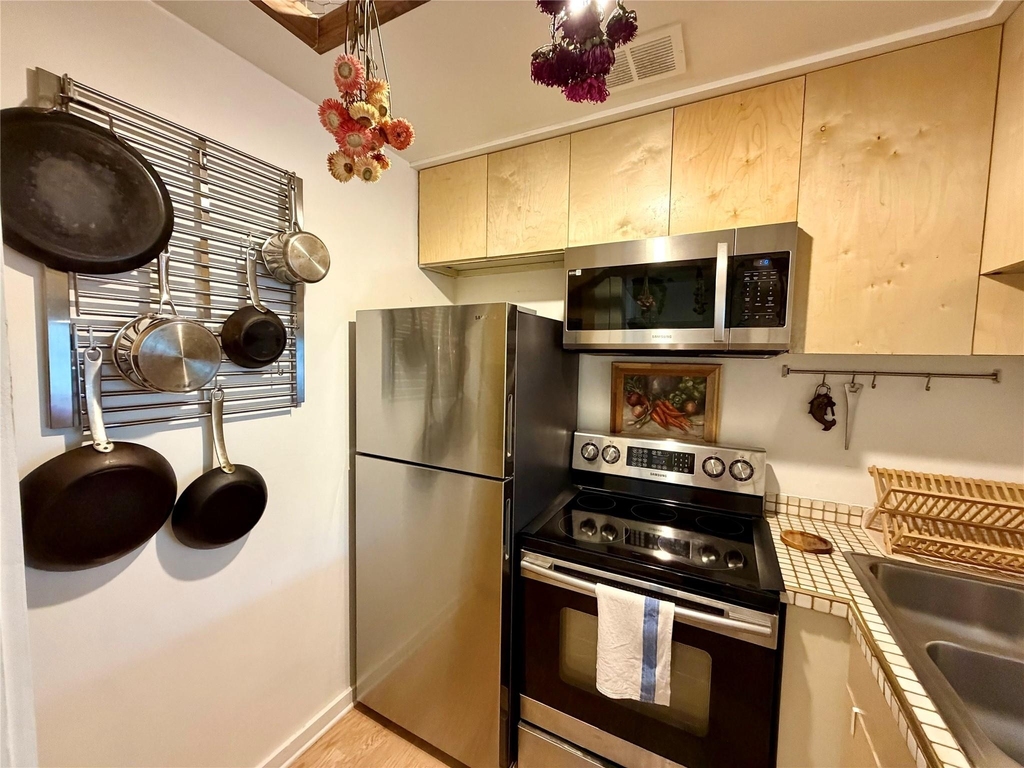 3600 Montrose Boulevard - Photo 11