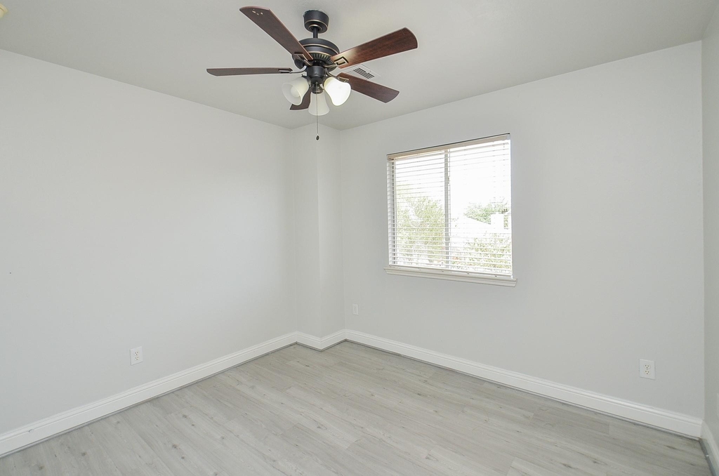 20214 Sandwith Drive - Photo 24
