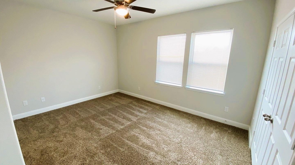 8237 Locksley Road - Photo 11