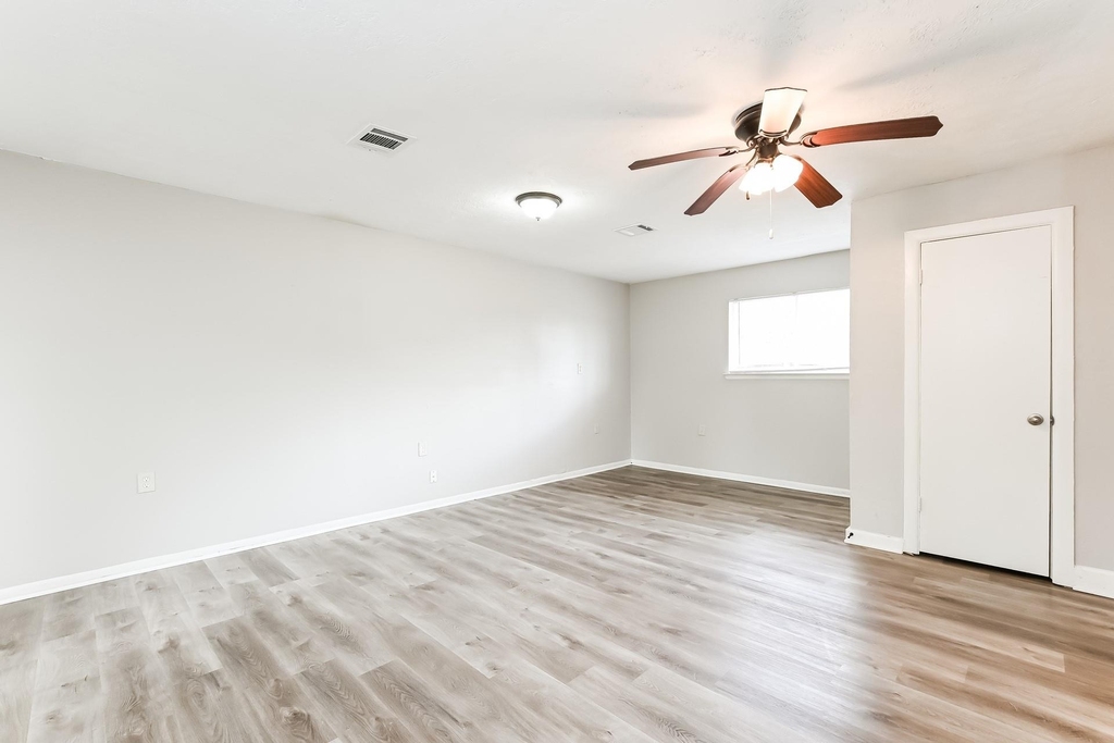 2811 26th Street - Photo 9