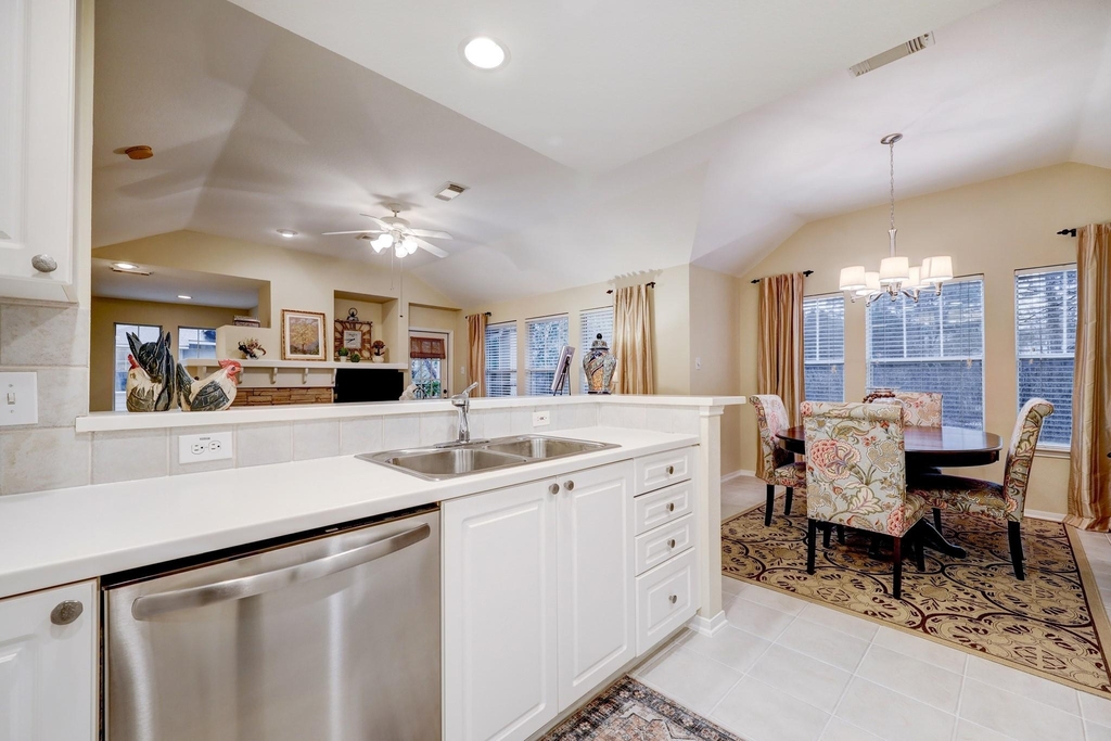 10 Stone Creek Place - Photo 6