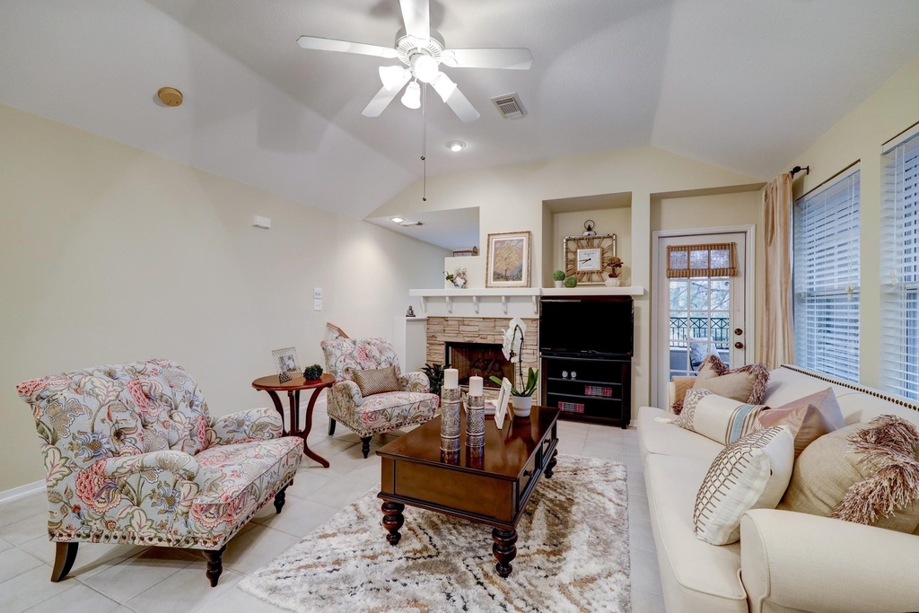 10 Stone Creek Place - Photo 2