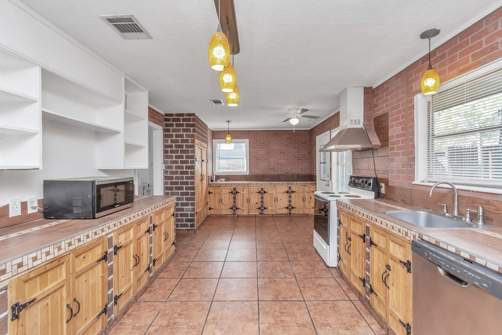 602 Everett Street - Photo 14