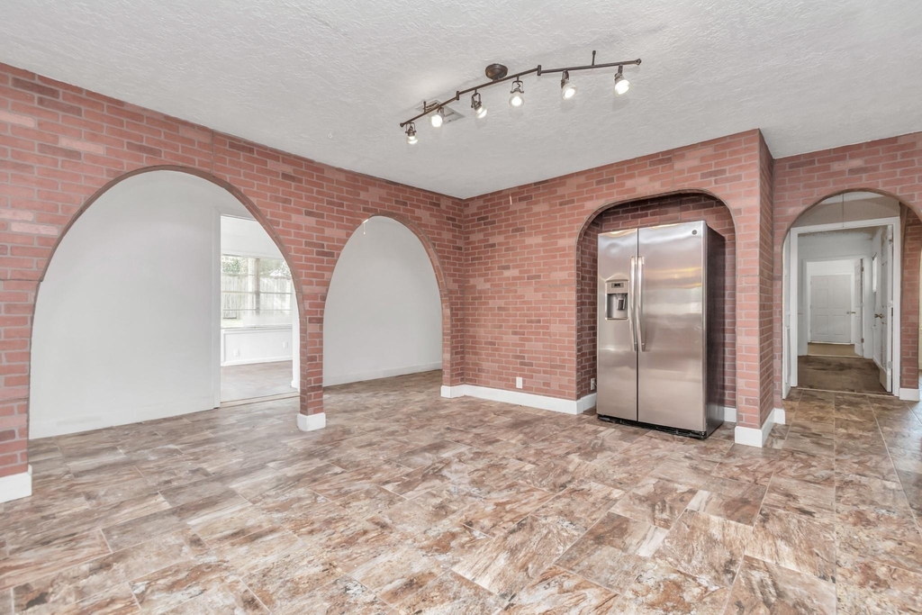 602 Everett Street - Photo 4