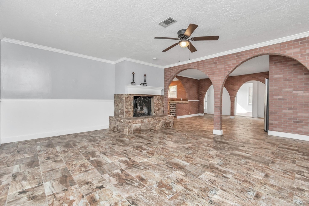 602 Everett Street - Photo 11