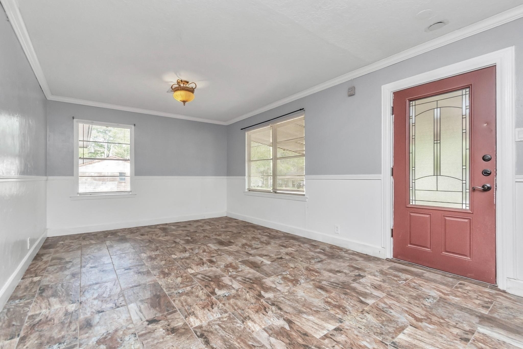 602 Everett Street - Photo 7