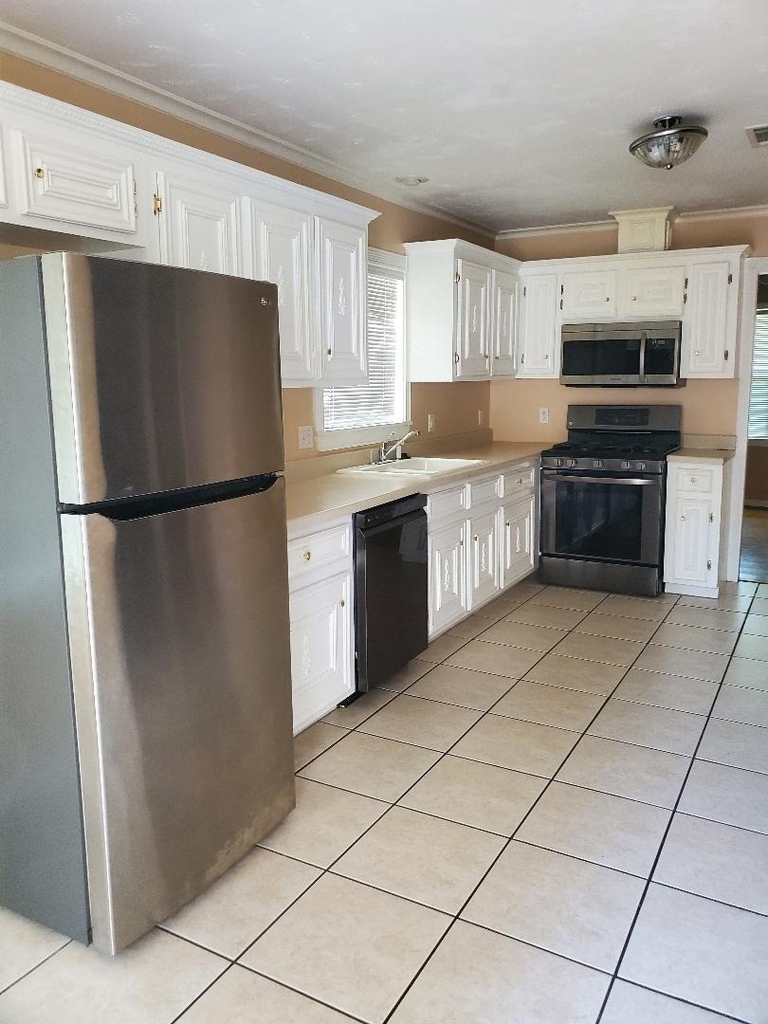 9905 Westview Drive - Photo 13