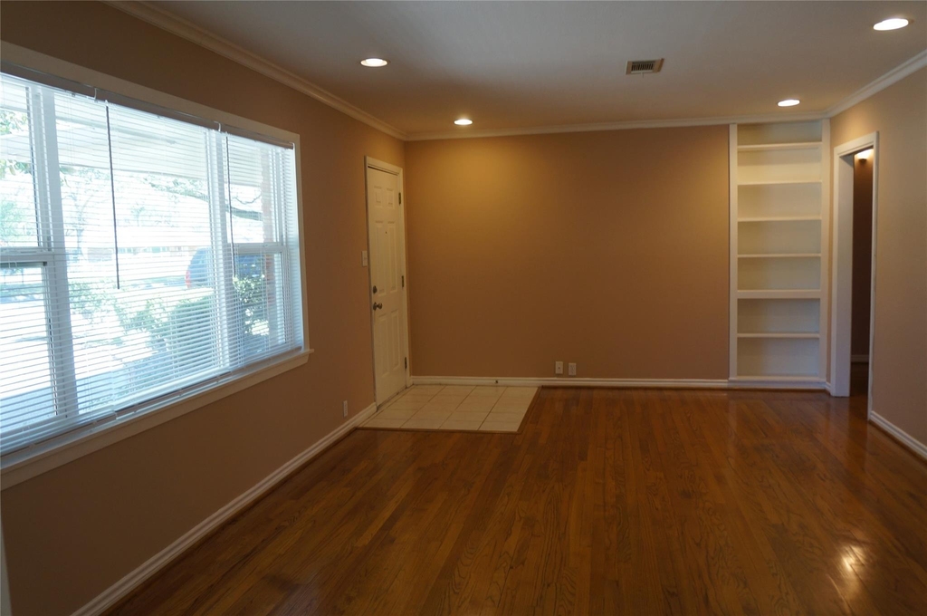 9905 Westview Drive - Photo 4