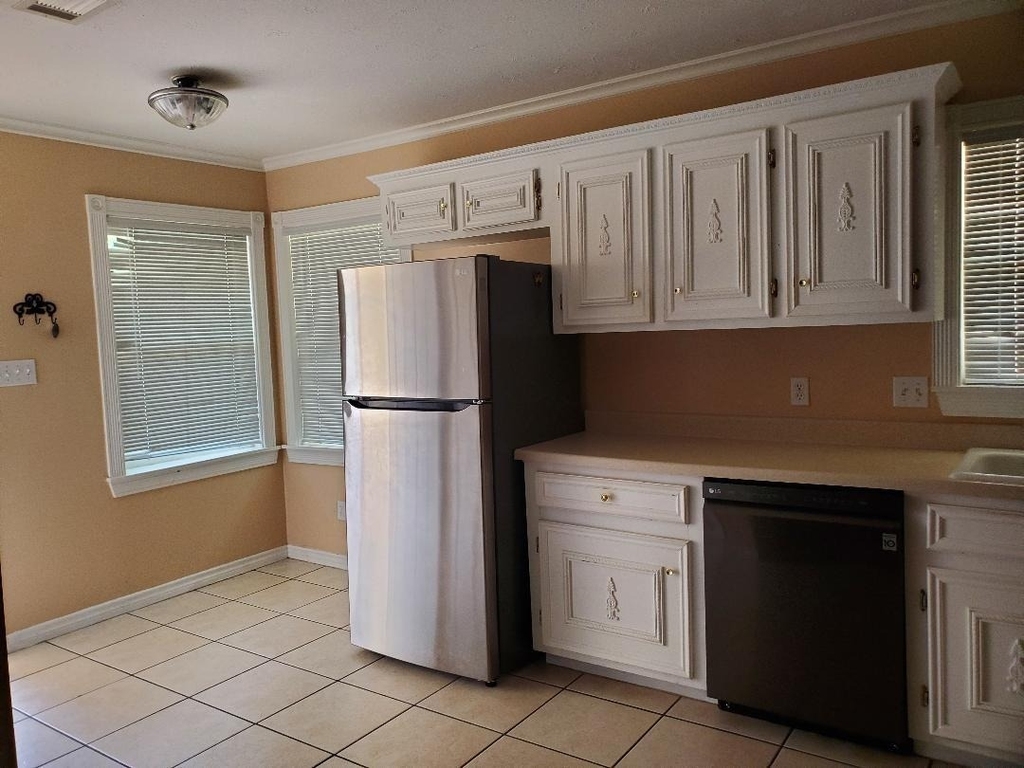 9905 Westview Drive - Photo 11