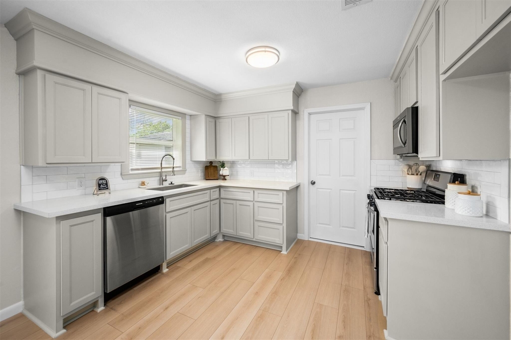 10206 Alta Loma Way - Photo 3