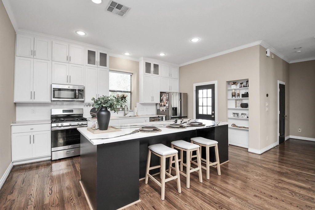2110 Holman Street - Photo 1