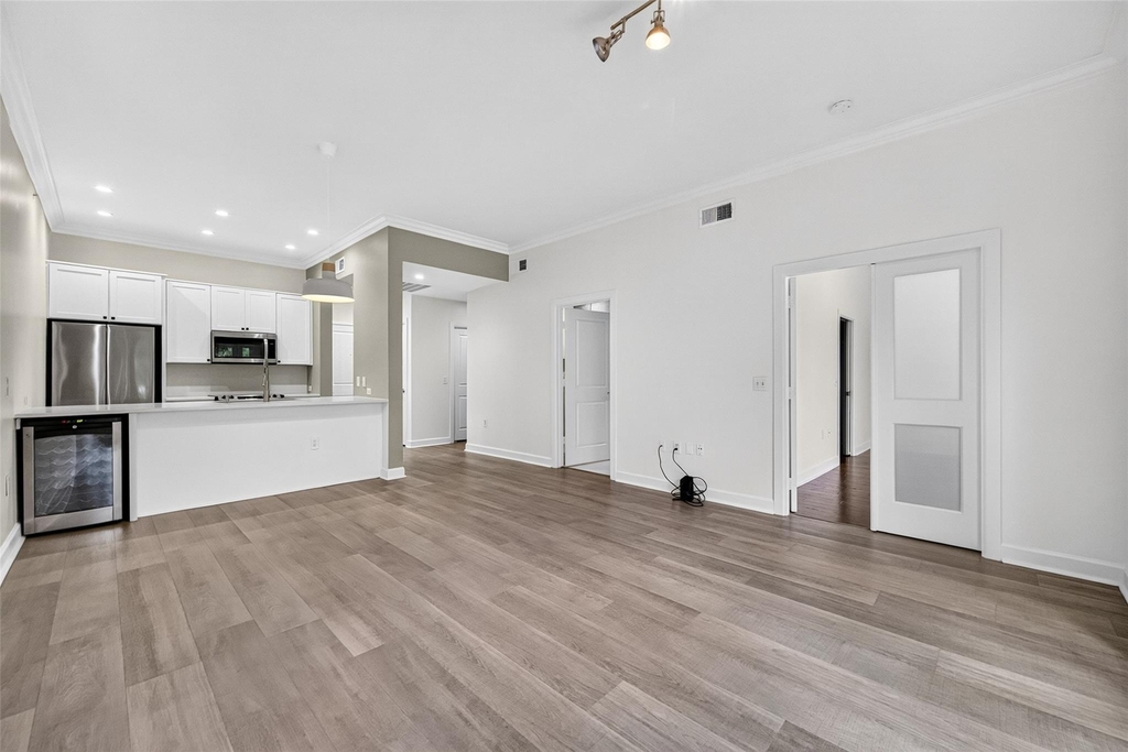 100 Willard Street - Photo 0