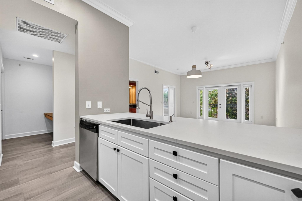 100 Willard Street - Photo 4