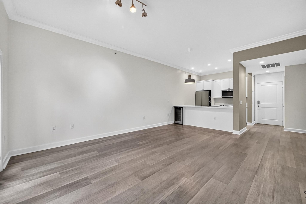 100 Willard Street - Photo 6