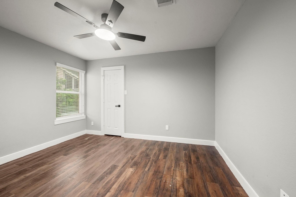 8126 Sports Haven Drive - Photo 22