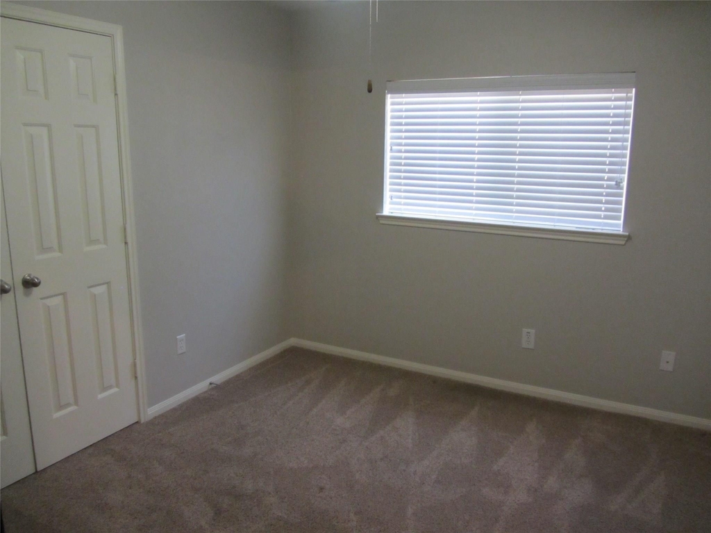 9302 Lakeway View Lane - Photo 5