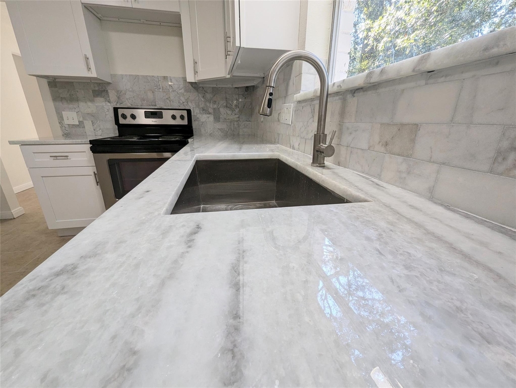 809 Glen Hollow Drive - Photo 2
