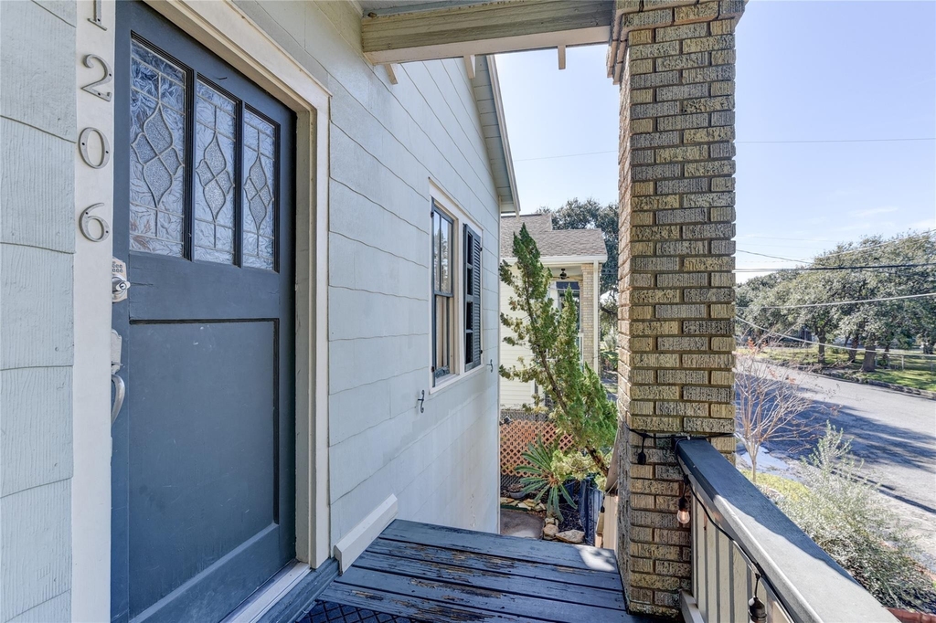 1206 17th Street - Photo 3