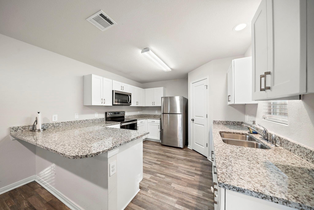 15584 Briar Forest Dr - Photo 3
