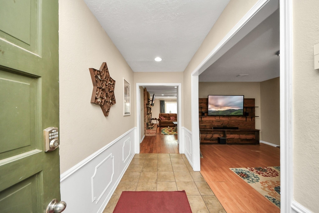 902 Old Mill Lane - Photo 2
