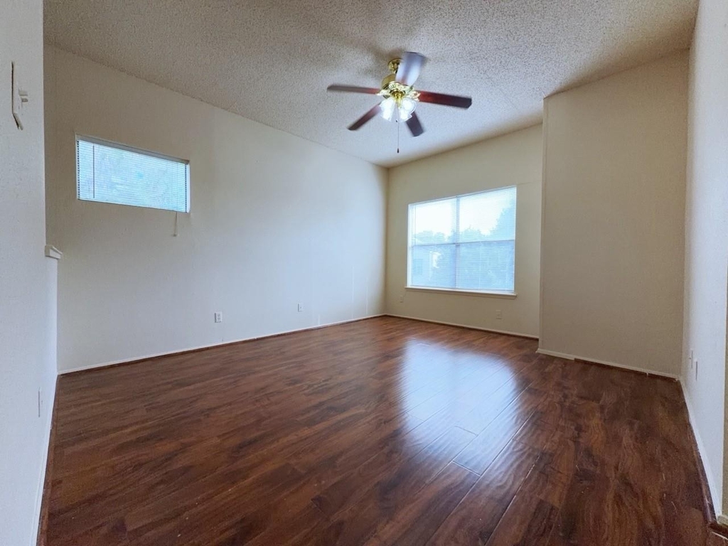 7900 Bissonnet Street - Photo 5