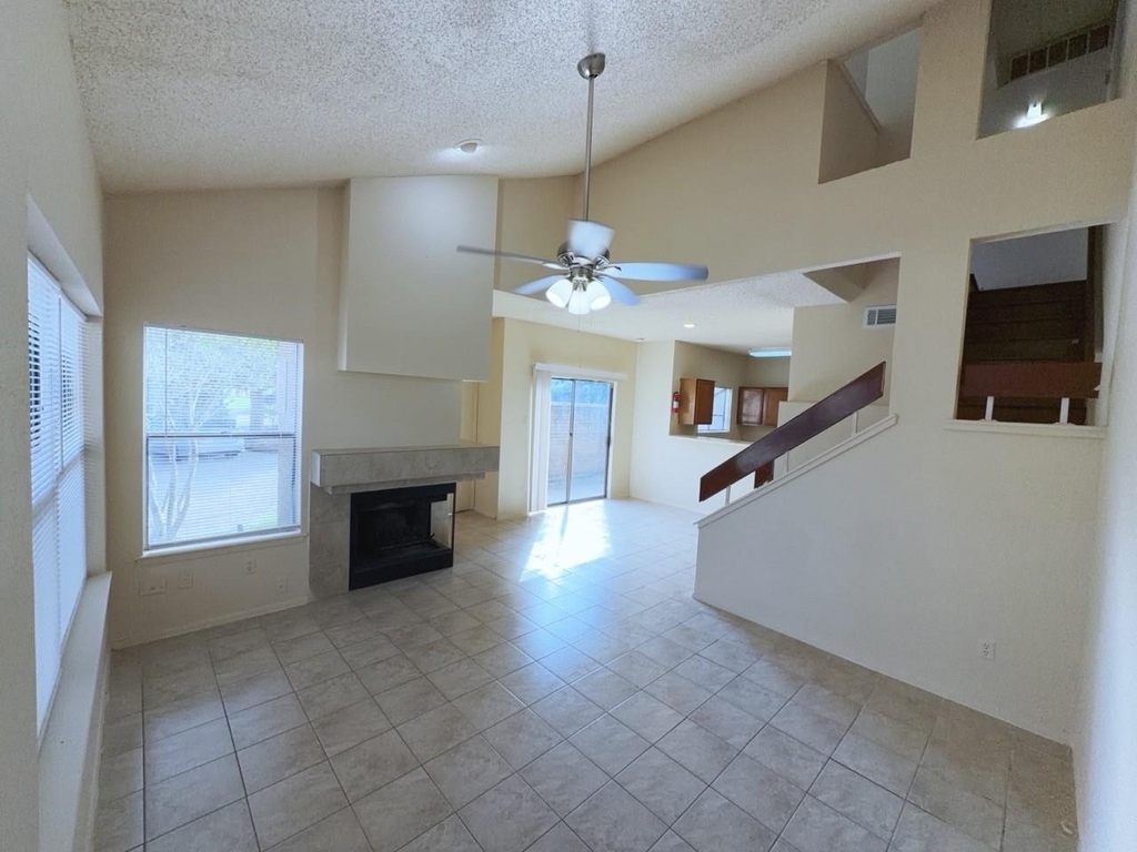 7900 Bissonnet Street - Photo 1