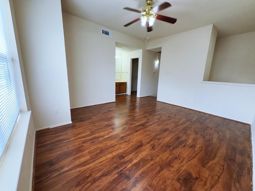 7900 Bissonnet Street - Photo 6
