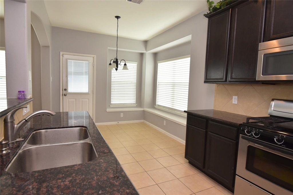 2422 Seahorse Bend Drive - Photo 15