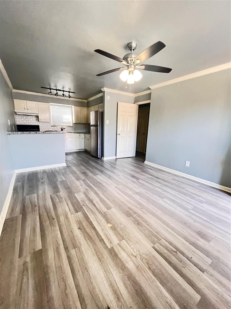 911 Byrne Street - Photo 1