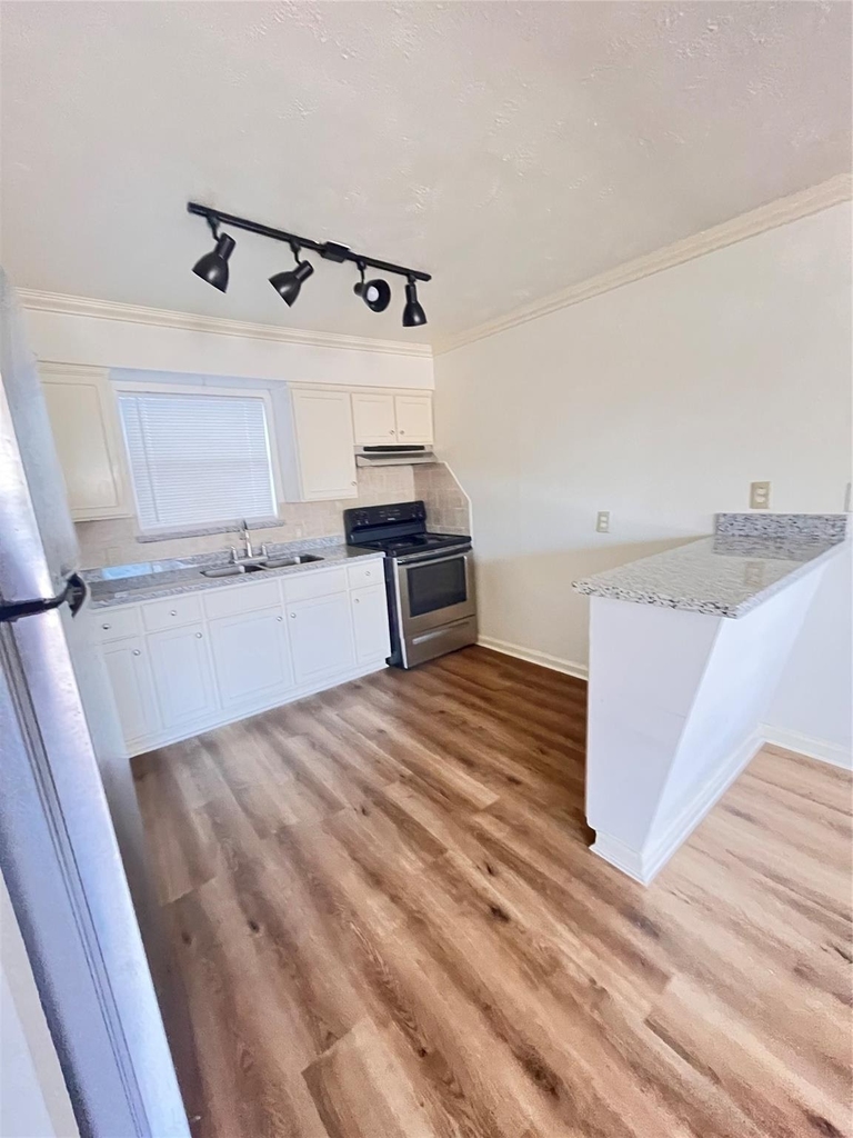 911 Byrne Street - Photo 2