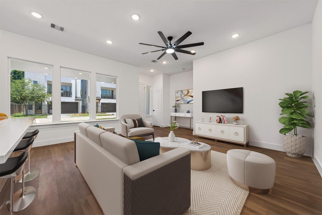 2714 Drew Street - Photo 2