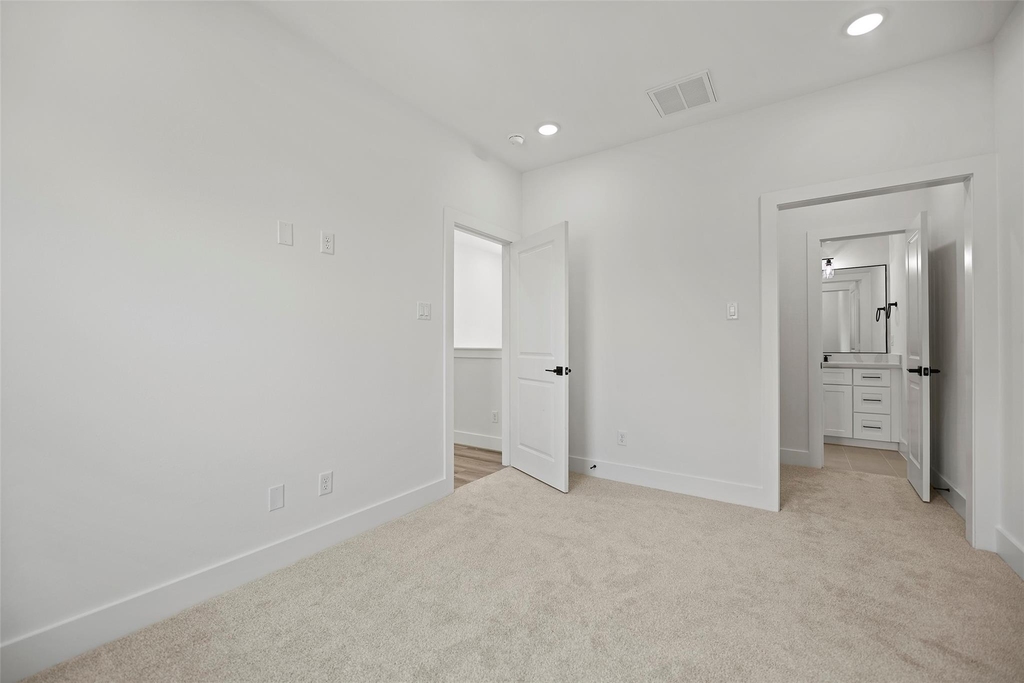 870 W Little York Road - Photo 24
