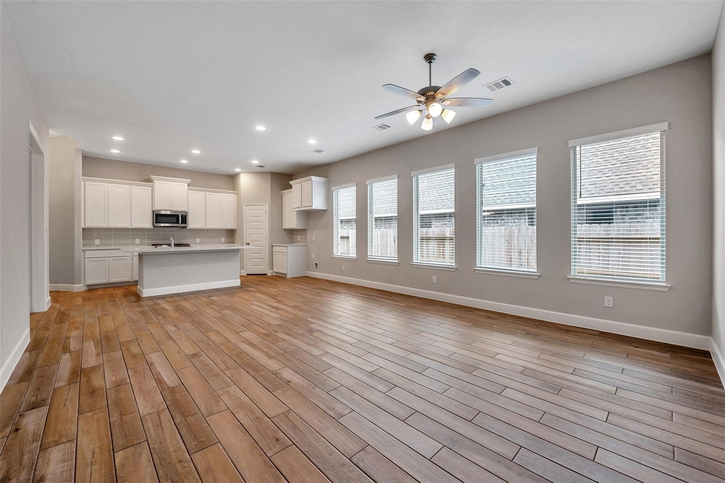 1328 Wicklow Forest Street - Photo 32
