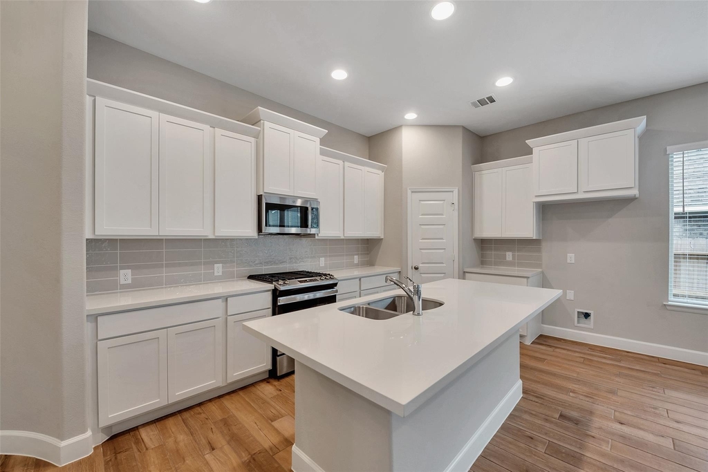 1328 Wicklow Forest Street - Photo 17