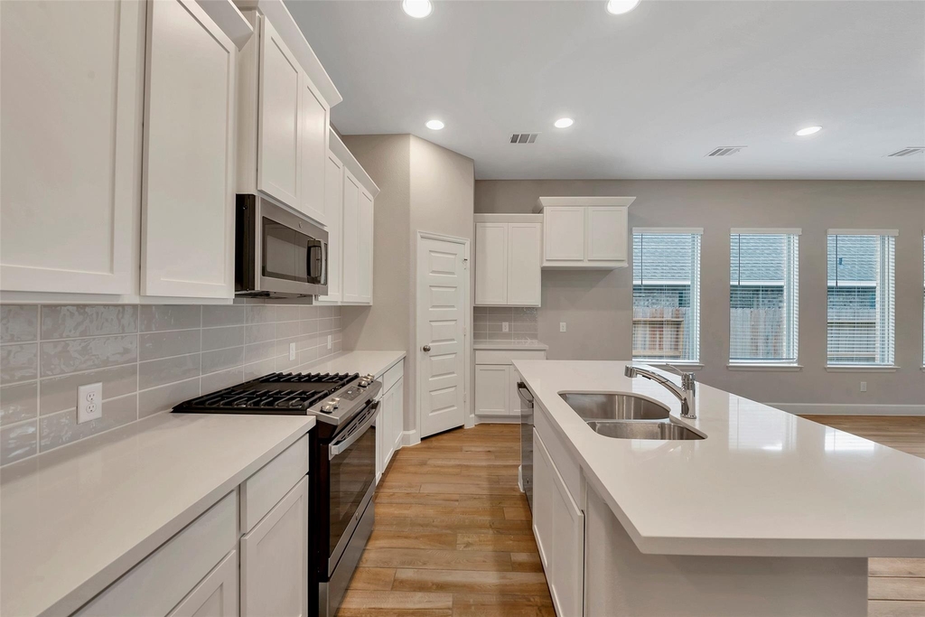 1328 Wicklow Forest Street - Photo 16