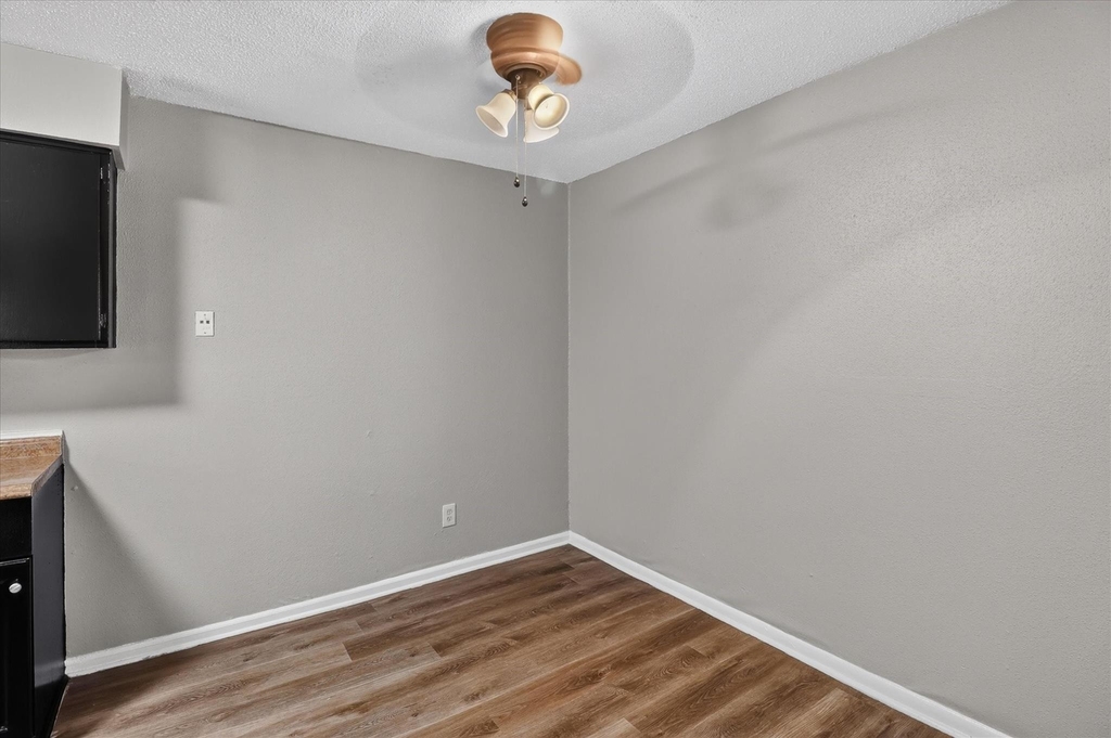 2311 71st Street - Photo 3