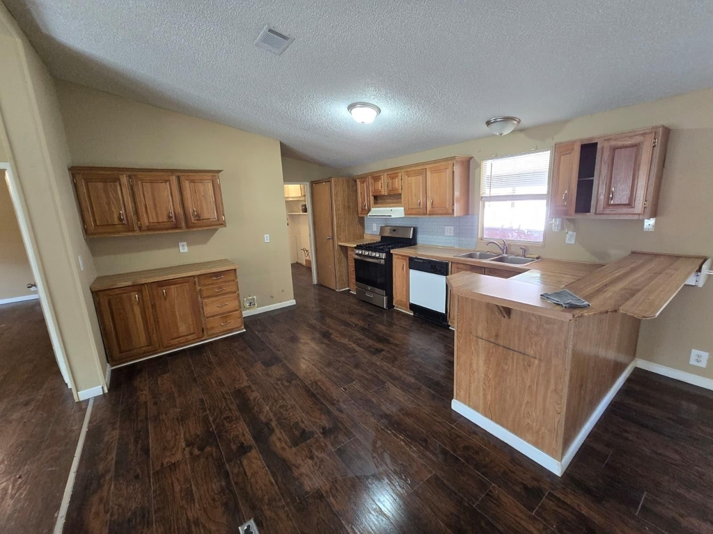 11404 Metts Road - Photo 8