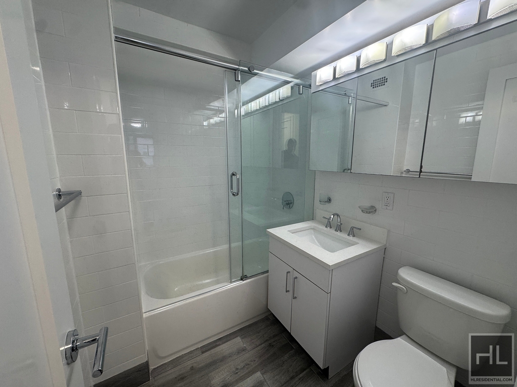 East 56 Street - Photo 4
