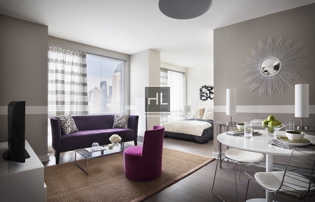 West 42nd Street - Photo 1