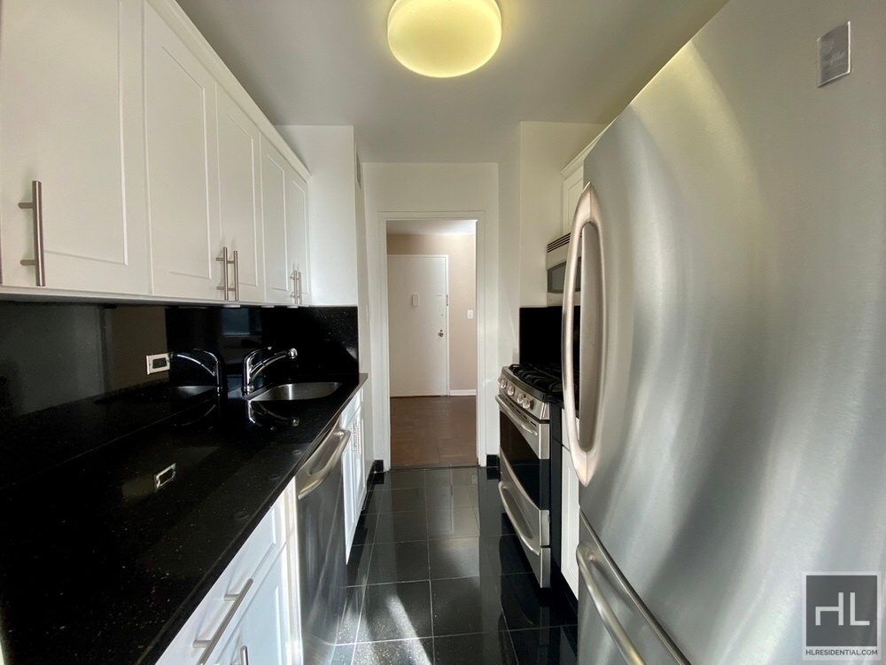 East 86th Street - Photo 2