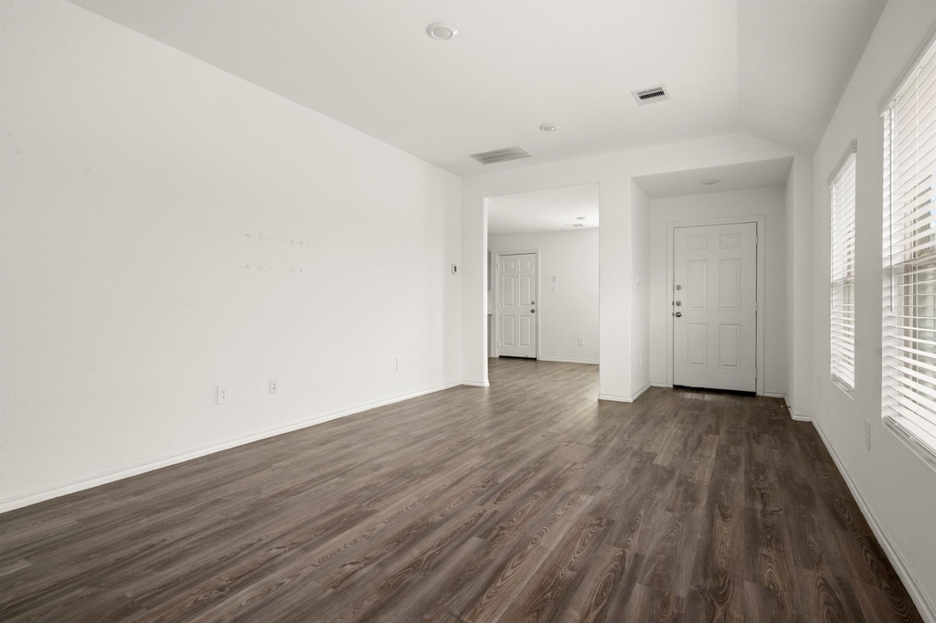 843 Deerhurst - Photo 7