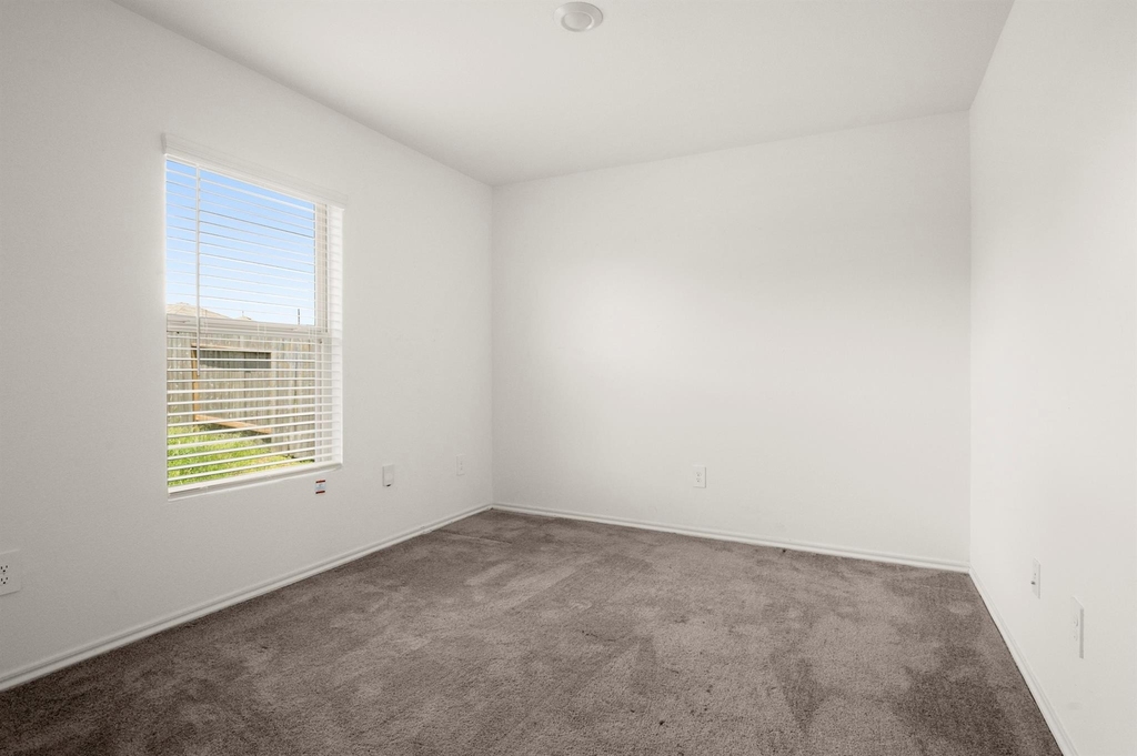 843 Deerhurst - Photo 15