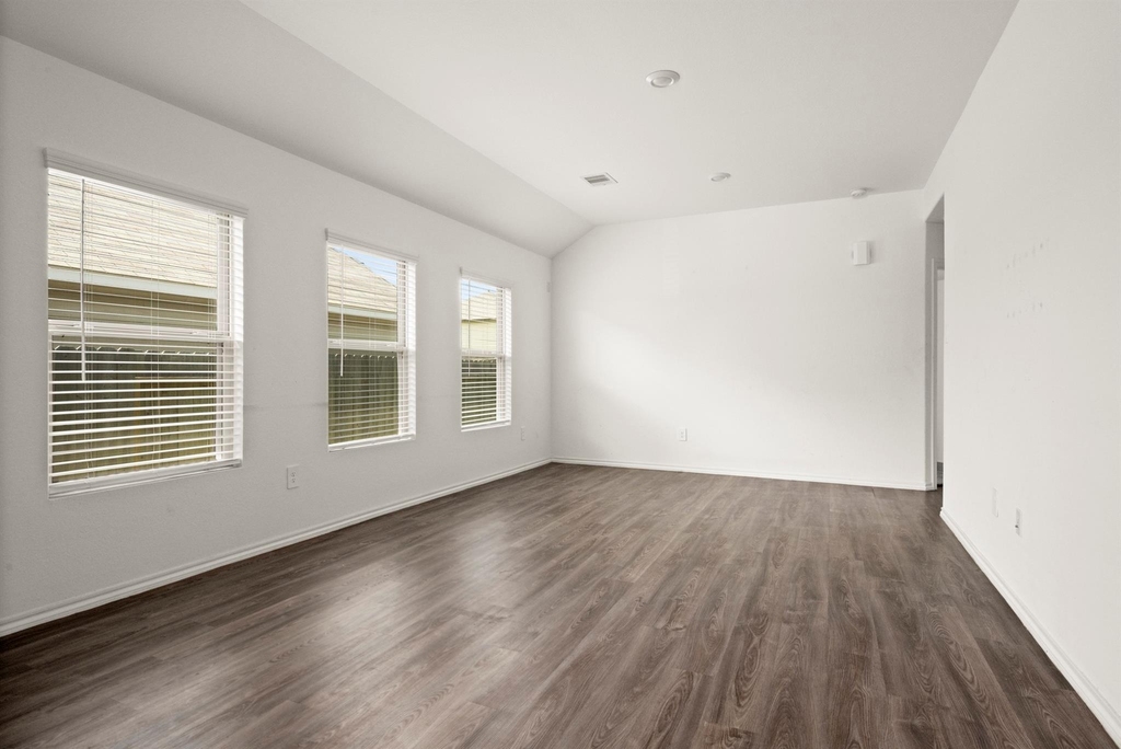 843 Deerhurst - Photo 5