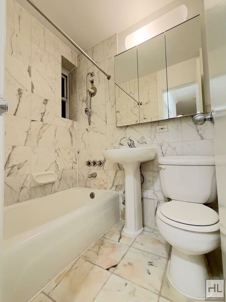 East 81 Street - Photo 3