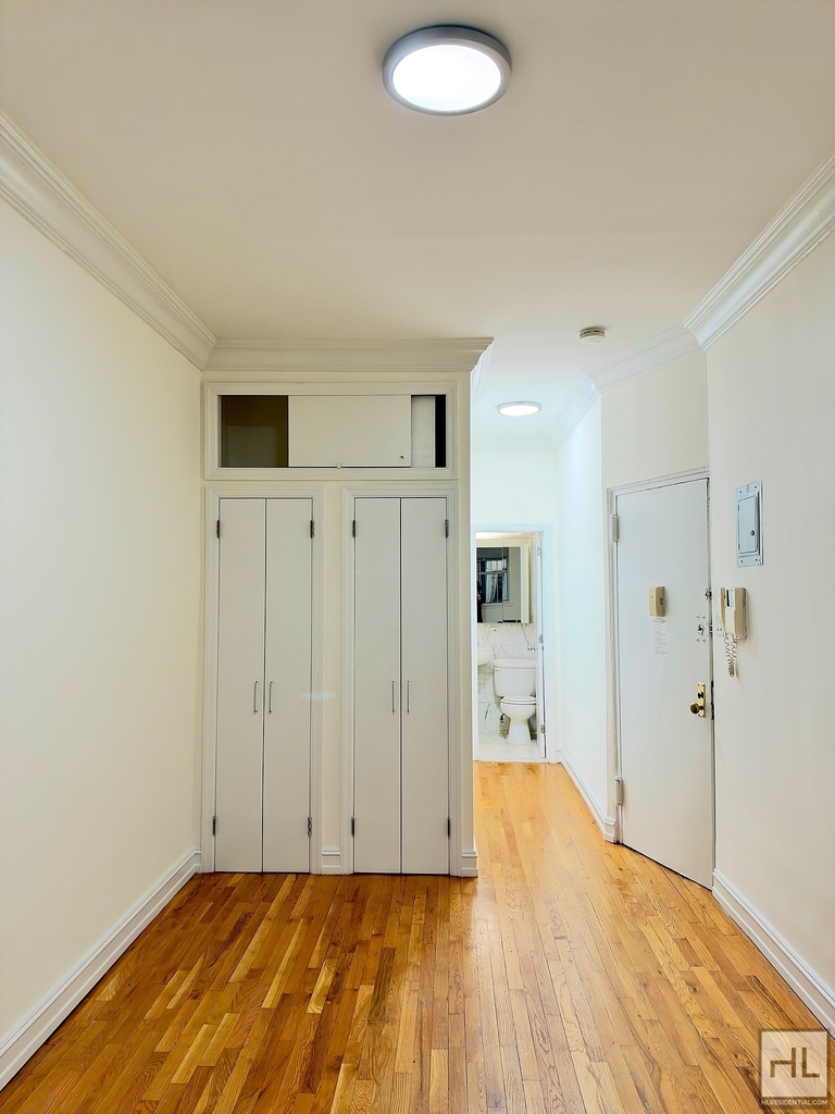 East 81 Street - Photo 1