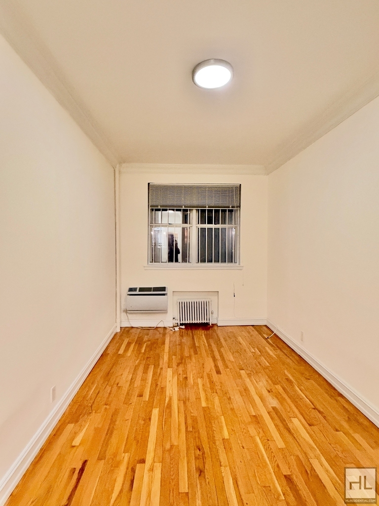 East 81 Street - Photo 0