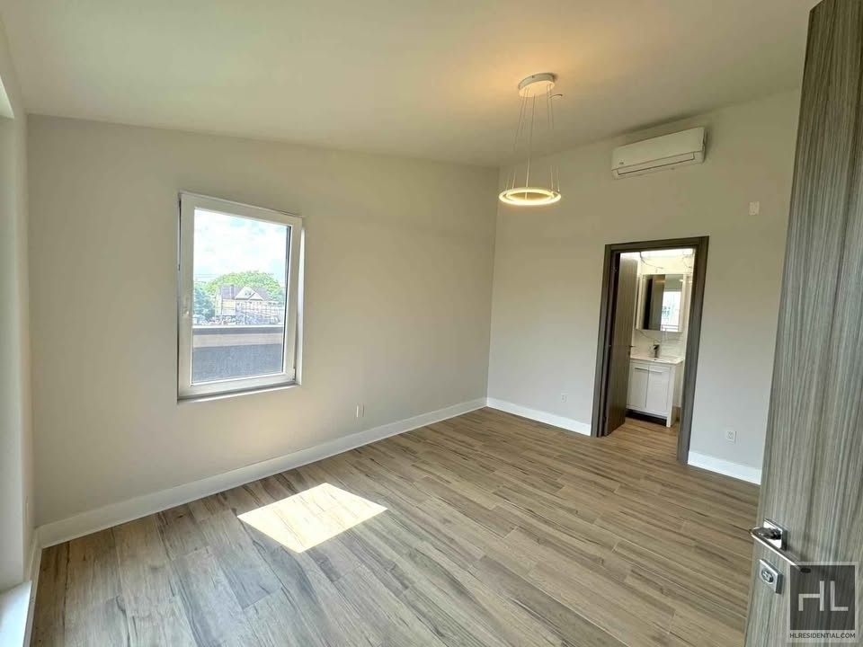 2478 East 11th Street - Photo 6