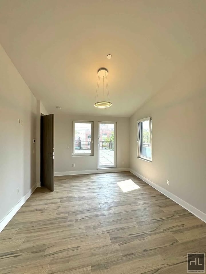 2478 East 11th Street - Photo 8