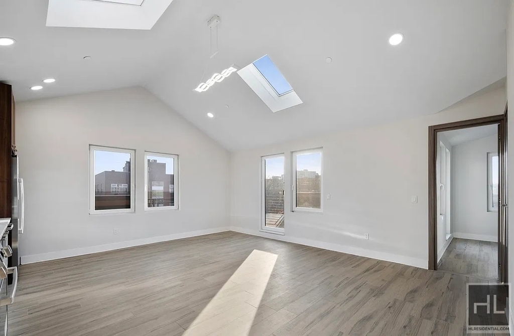 2478 East 11th Street - Photo 4