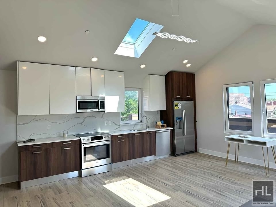 2478 East 11th Street - Photo 3